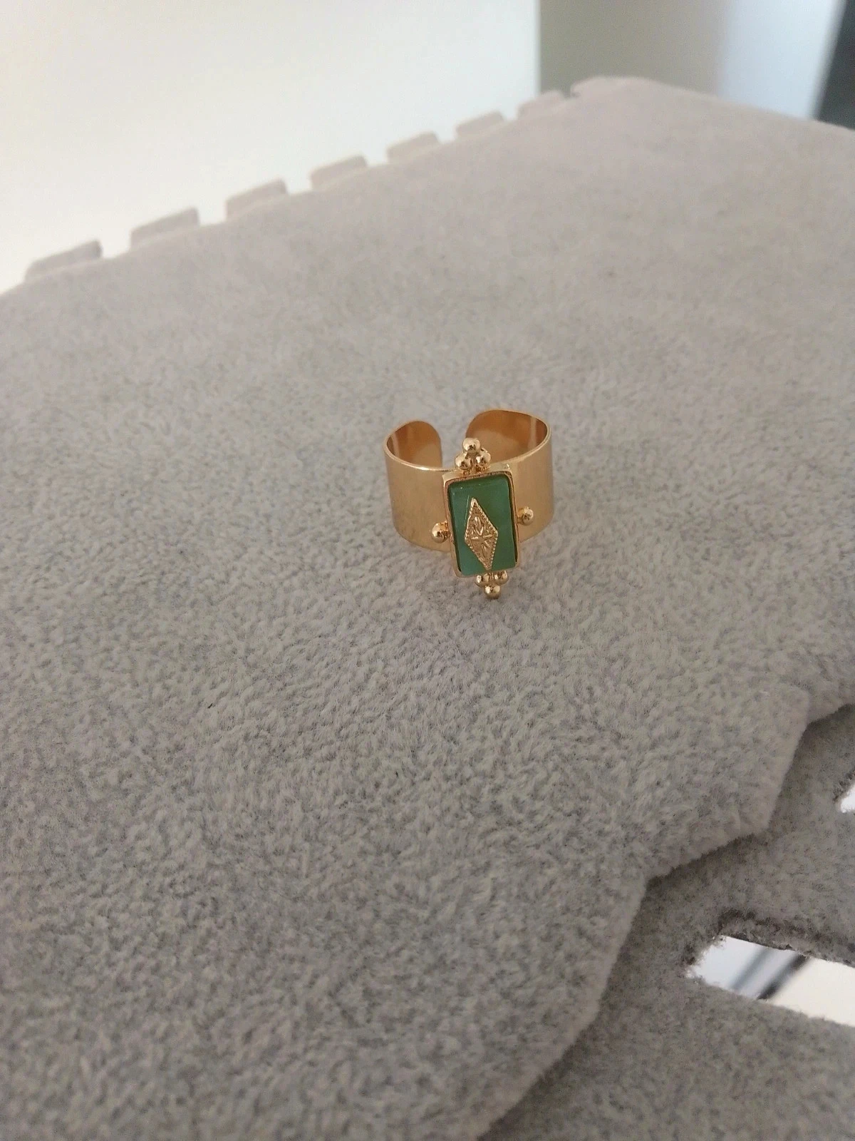 Bague dorée et vert d'eau